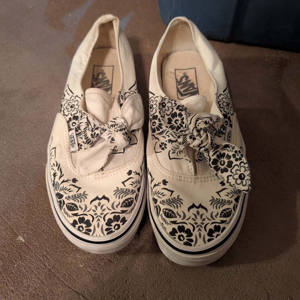 Vans Women's Floral Canvas Shoes - Black and Cream